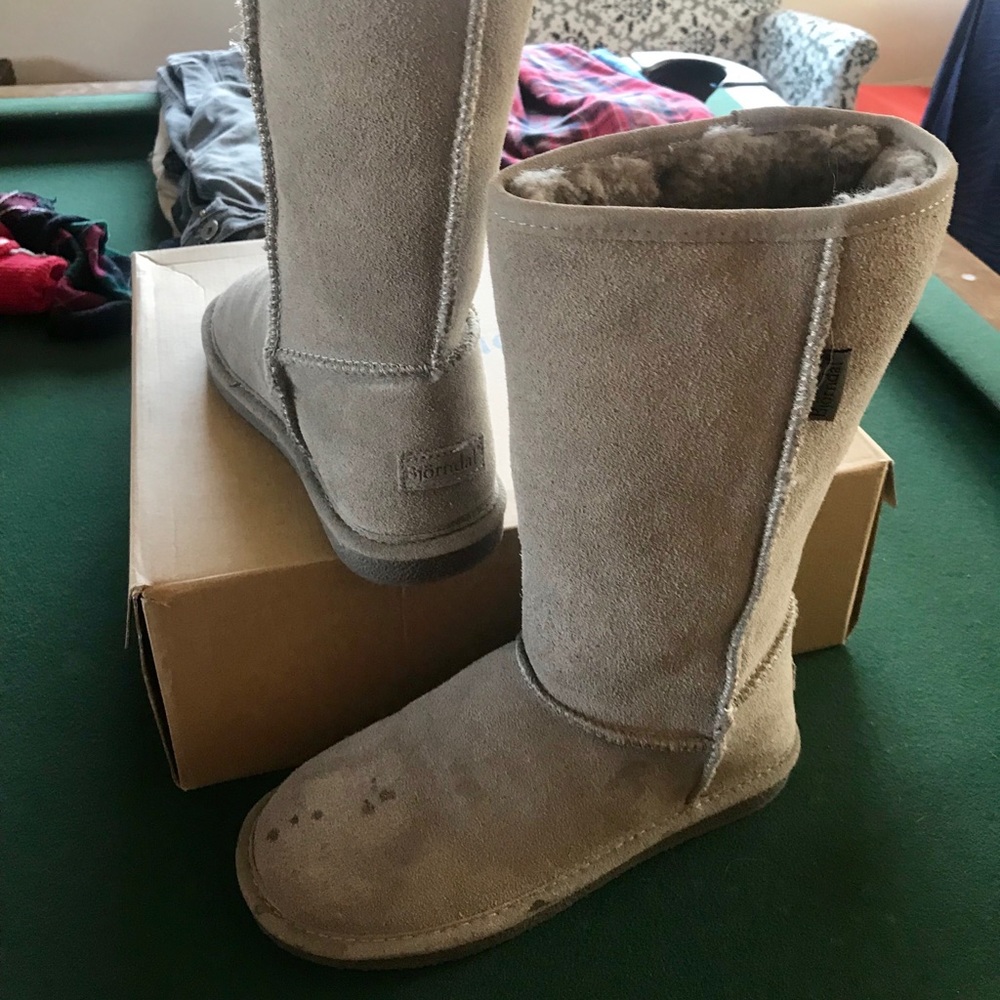 NEW in box! Ugg style Sherpa lined boots gray